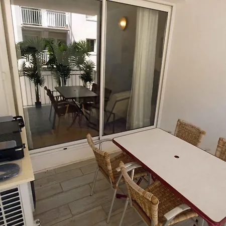 Terrace, Aircon Garage, Elevator, Near Downtown شقة سُت