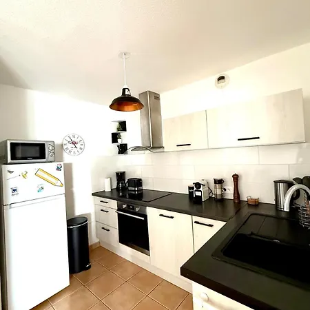Terrace, Aircon Garage, Elevator, Near Downtown شقة *